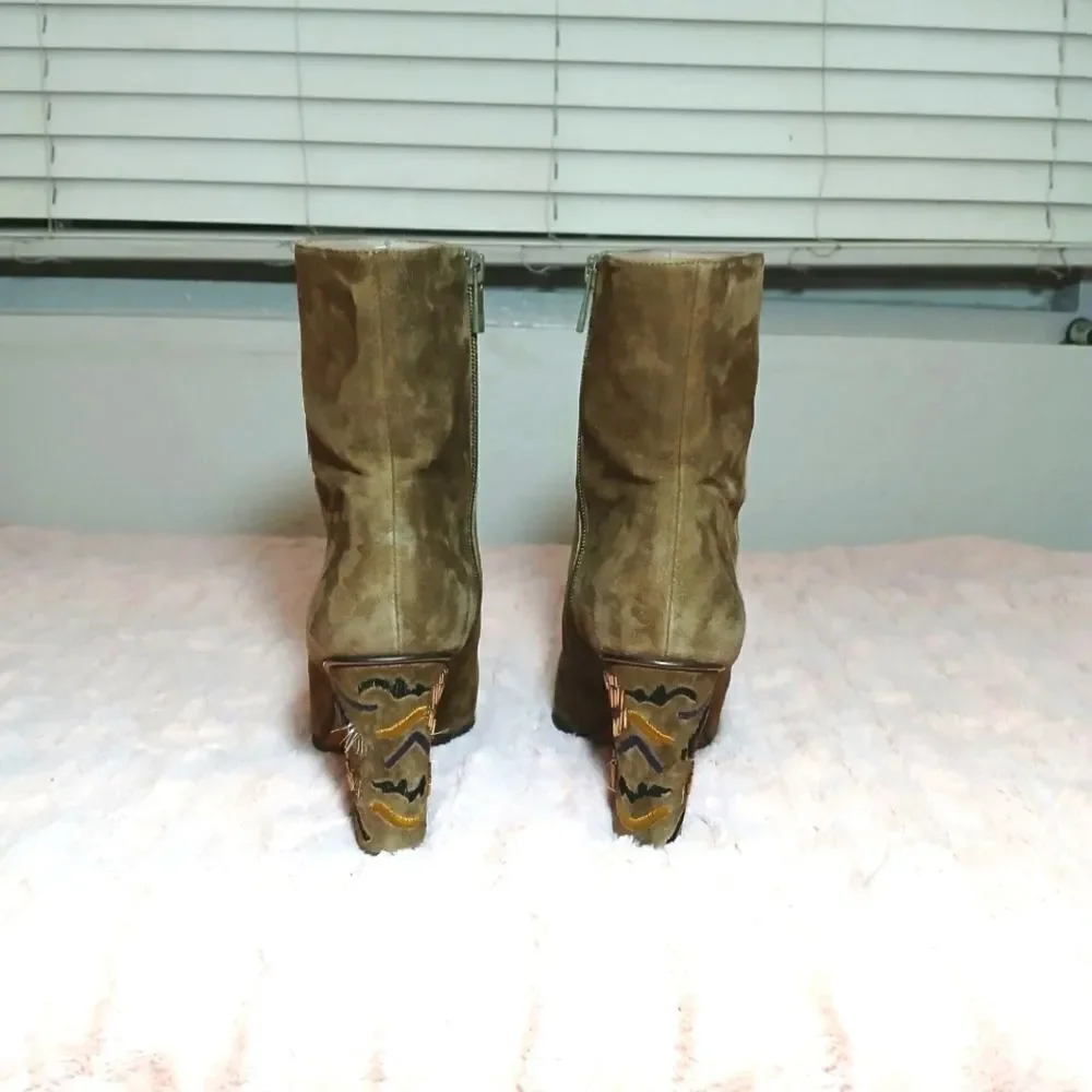 Donald J. Pliner Vantsip Kid Suede Boots Size 9M